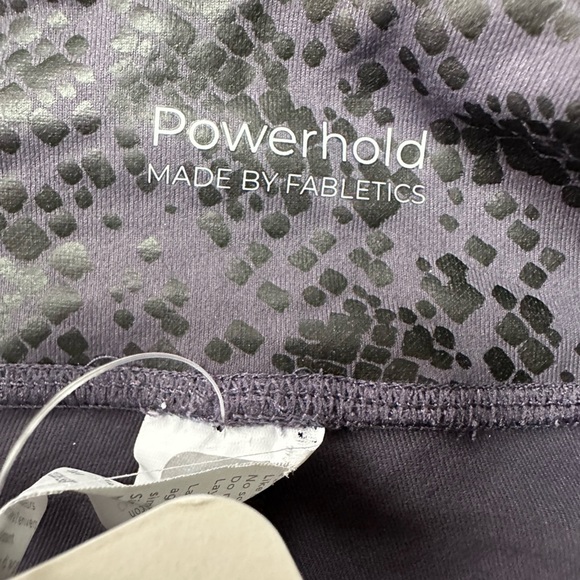 Fabletics Printed Powerhold Cropped Leggings NWT Yoga Snakeskin Activewear - Picture 10 of 11